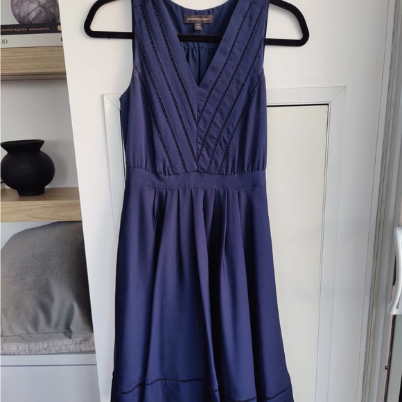 Banana Republic Fit and Flare dress - Picture 4 of 4